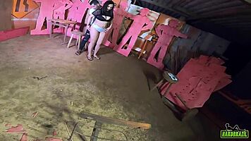 Gabriela Ramos records behind scenes with Bettohfitness in carpentry