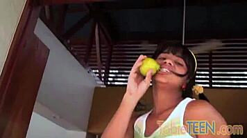 Tobie Teen 18+ Fingering Pussy Outdoor In Colombian Amateur Scene