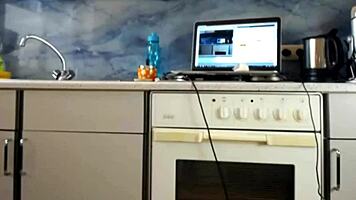 Sultry Milf Seduces With Pussy Play On Webcam