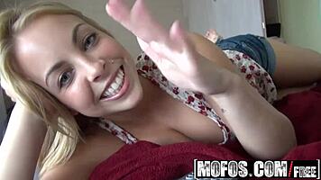 Krystal Banks gets a steamy rub before banging - Mofos