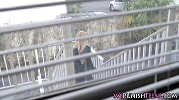 i watch this teen givng bdsm blowjob and it's so hot