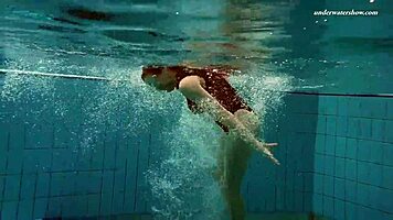 hot hairy vesta gets wet underwater in pool
