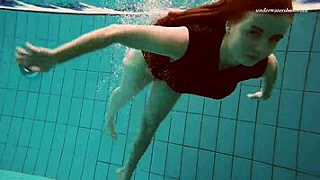 hot hairy vesta gets wet underwater in pool