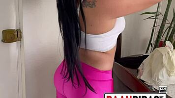 horny venezuelan jazmin cachonda wants cock after market returns