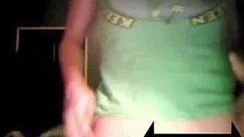 I show you how to give a lap dance with big tits and ass on webcams4free.com