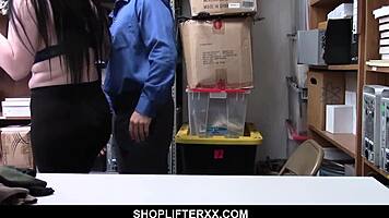 สาวอวบ BBW ขโมยของโดนตำรวจจับเย็ดแรง