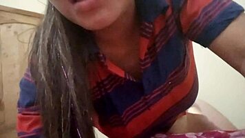 Чукаме докато жена ми пазарува - стъп дъщерята ми ме дразнеше години с путката си - истинско домашно порно