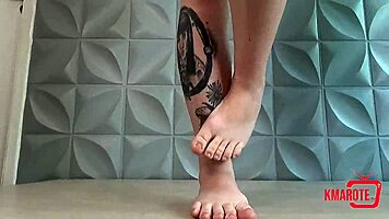 Brincando com seu fetiche em calcinhas cravadas