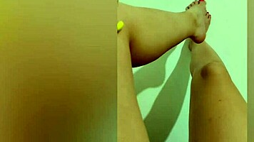 i love showing my shy legs and getting that orgasm