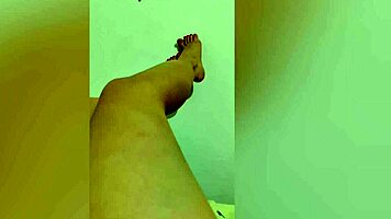 i love showing my shy legs and getting that orgasm