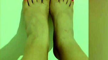 i love showing my shy legs and getting that orgasm