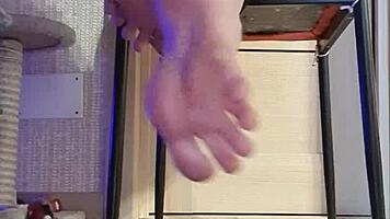 Dirty slut in black leggings fondles her fingers 😈👅