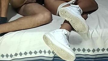 Hijastra colegiala de 18 años me entrega su culo para que le compre ropa para estrenar en año nuevo