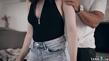 Aku Tidak Tahan Abang Tiri Narapidana Pakai Memek Ketatku