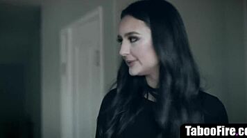 Καυτή Υπάλληλος Γραφείου Γαμιέται Σκληρά από Συνάδελφο