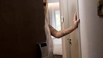 A Treat for Treat: Louise Lee Sucks Marcus London