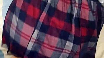 otra cogida de perrito, mi jefe me manosea mientras limpio y me mete toda su polla en la boca.