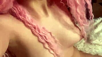 Krągła piękność jeździ nocą na swoim eksie w domowym klipie