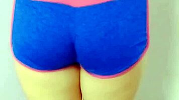 jovencita se desnuda mientras hace la limpieza y el depravado se aprovecha de su inocencia real casero