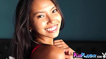 Cute Asian Teen Vivian Shows Off Her Petite Natural Body