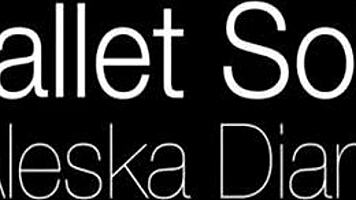 teen beauty uses dildo on her pussy suggestively