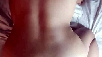 Je laisse mon pote me défoncer le cul, c'est trop bon