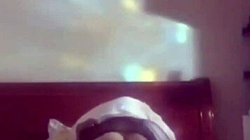 青藤妹妹 eats big cock eagerly