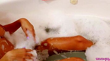 Super hot college student shows perfect pussy in bath