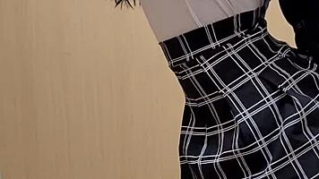 Student has sex with teacher to improve grade