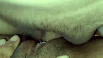 chupandole el coño bien rico a mi mujer