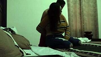 Wife enjoys big tits and ass while husband works 😘