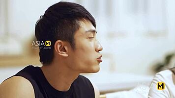 Young boyfriend licks her to orgasm