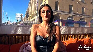 Lylou adore quand on lui défonce sa petite 18+ chatte