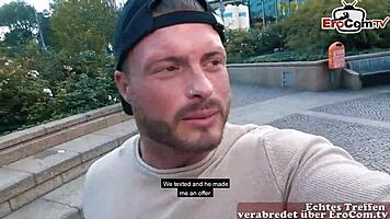 schlanke deutsche teen mit natürlichen titten auf der straße abgeschleppt