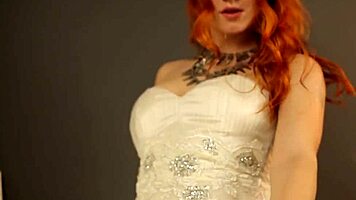 Red Venus does dirty dancing solo on xCzech com