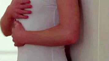 Finding beautys juicy spot with hard fucking 😘.