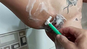 This asian girl with no home gets shaved, deepthroats, and fucked nicely on the street 😊