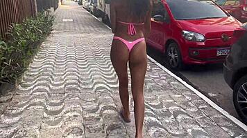 Estava na praia e fui no apartamento de um estranho transar