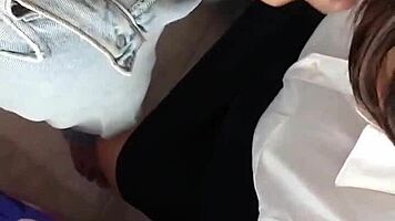 video casero profesor coge a morena despues de clases, recibe mamada y garganta profunda.