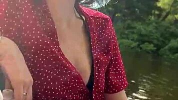 Widziałem jak słodka laska dostaje creampie po łódce w parku