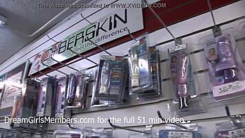 Cute Nerdy Teen 18+ Masturbates Outdoors in Tampa