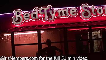 Cute Nerdy Teen 18+ Masturbates Outdoors in Tampa