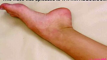 i see this gorgeous blonde showin her body