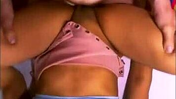 La hijastrastra era muy estrecha y eso lo hacía sentir muy masculino como si fuera el primer hombre en tenerla