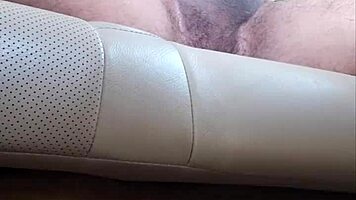 Another thrilling backseat adventure where she swallows cum and reaches orgasm 😍