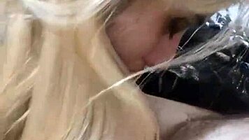 linda chica chupándome la verga hasta sacar toda la leche