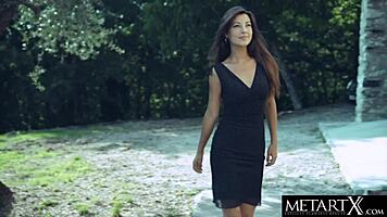 Stunning Spanish babe gets off hard outdoors, wow!