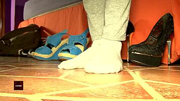 Teen Masturbates in Underwear Competition, Cumming Hard