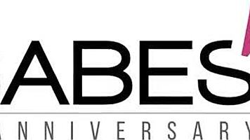 niki lee is on a winter getaway, looking so hot in the snow 😍