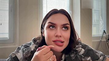 بت الجيران الحلوة في أول موعد تنحني كلبي بعد دعوة الشاي